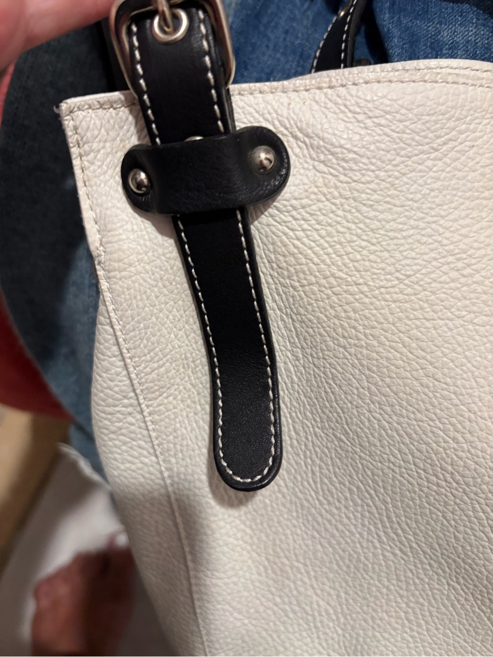 Italian Classic White Leather Shoulder Bag with Black Strap Accents - Picture 6 of 10